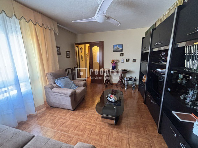 Piso en venta en  calle de Guadalcázar, Madrid  1/1