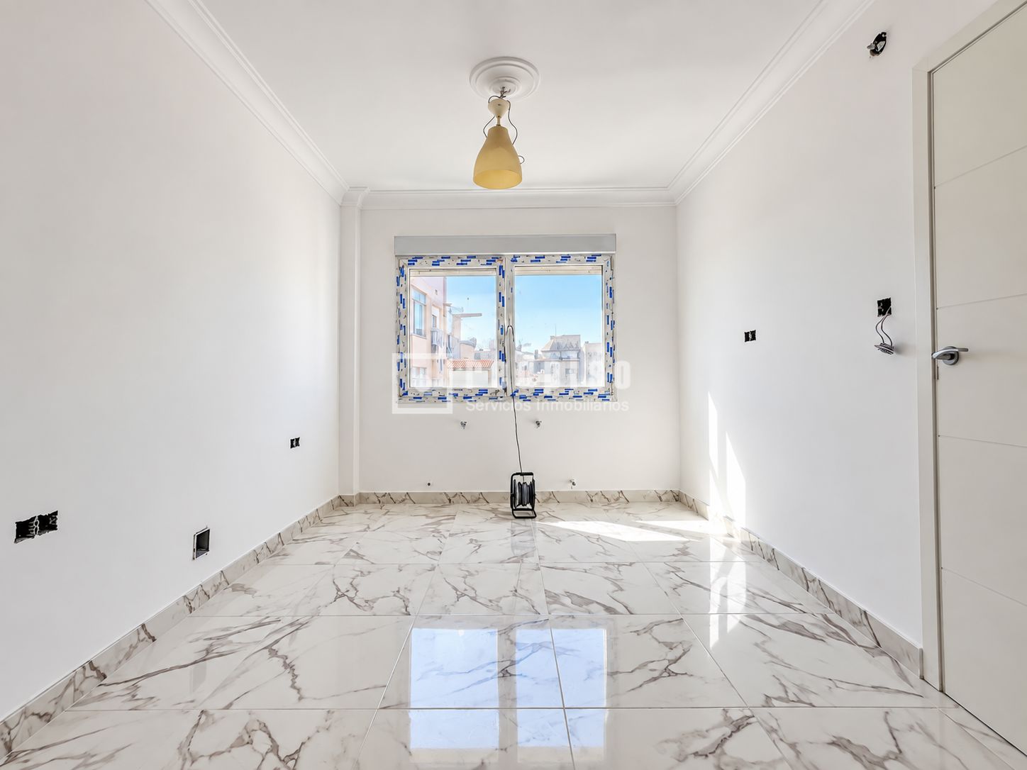 Piso en venta en calle Perbes, Ferrol, A Coruña 8/14