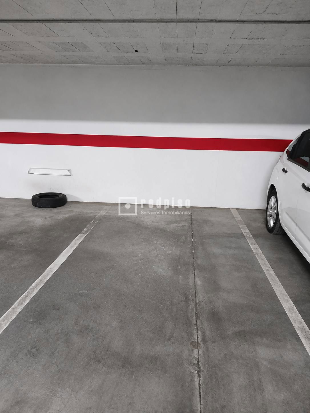 Garaje en venta en  calle de la Cruz, Torremolinos, Málaga  2/2