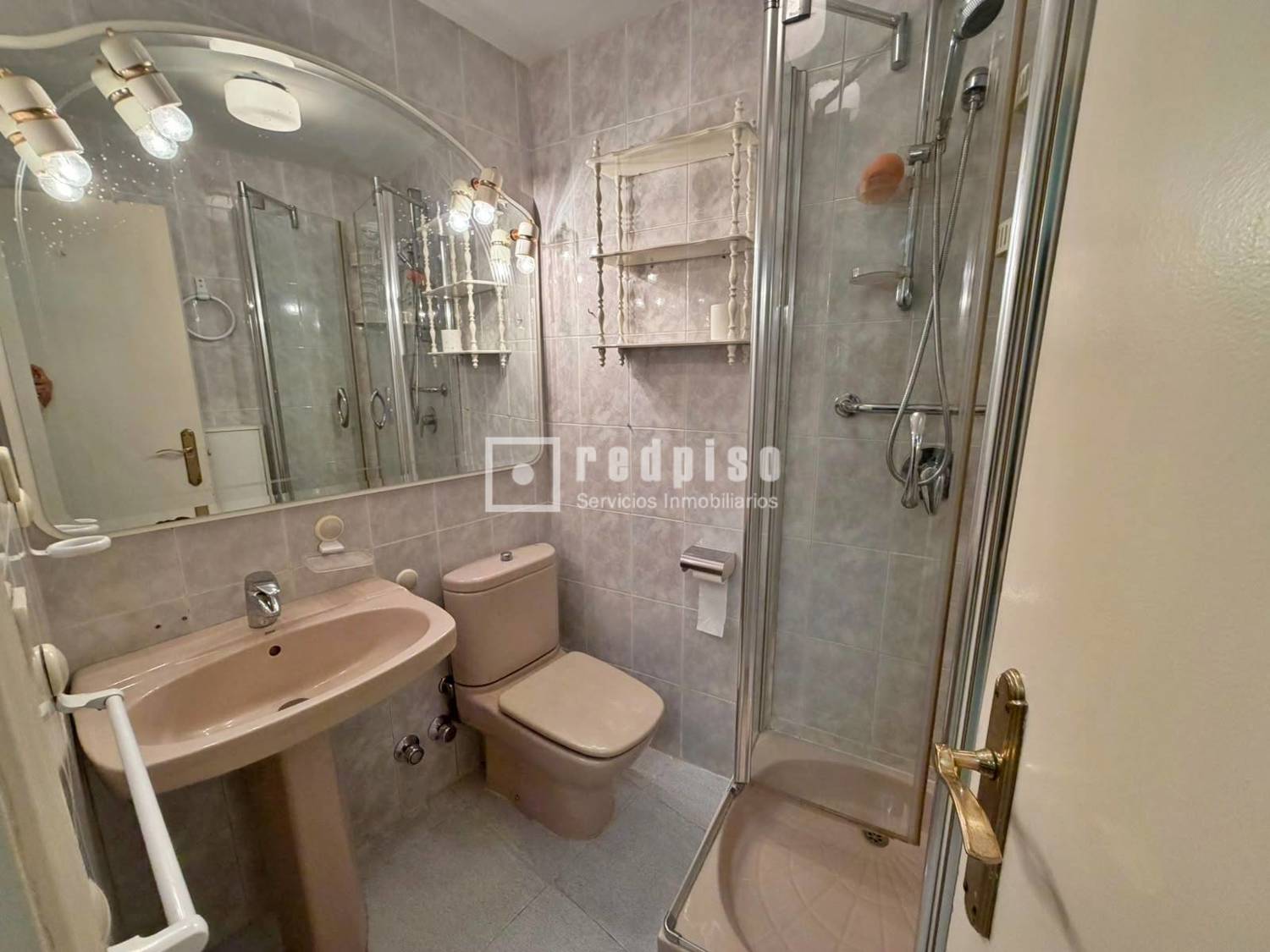 Piso en venta en calle De Cartagena, Madrid, Madrid 16/19