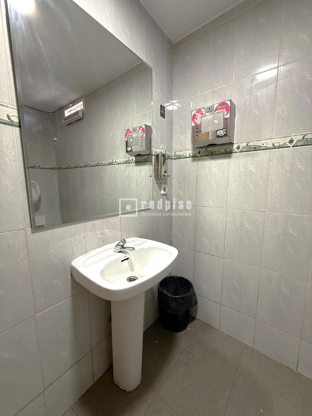Local en venta en Fuenlabrada, Madrid 18/19