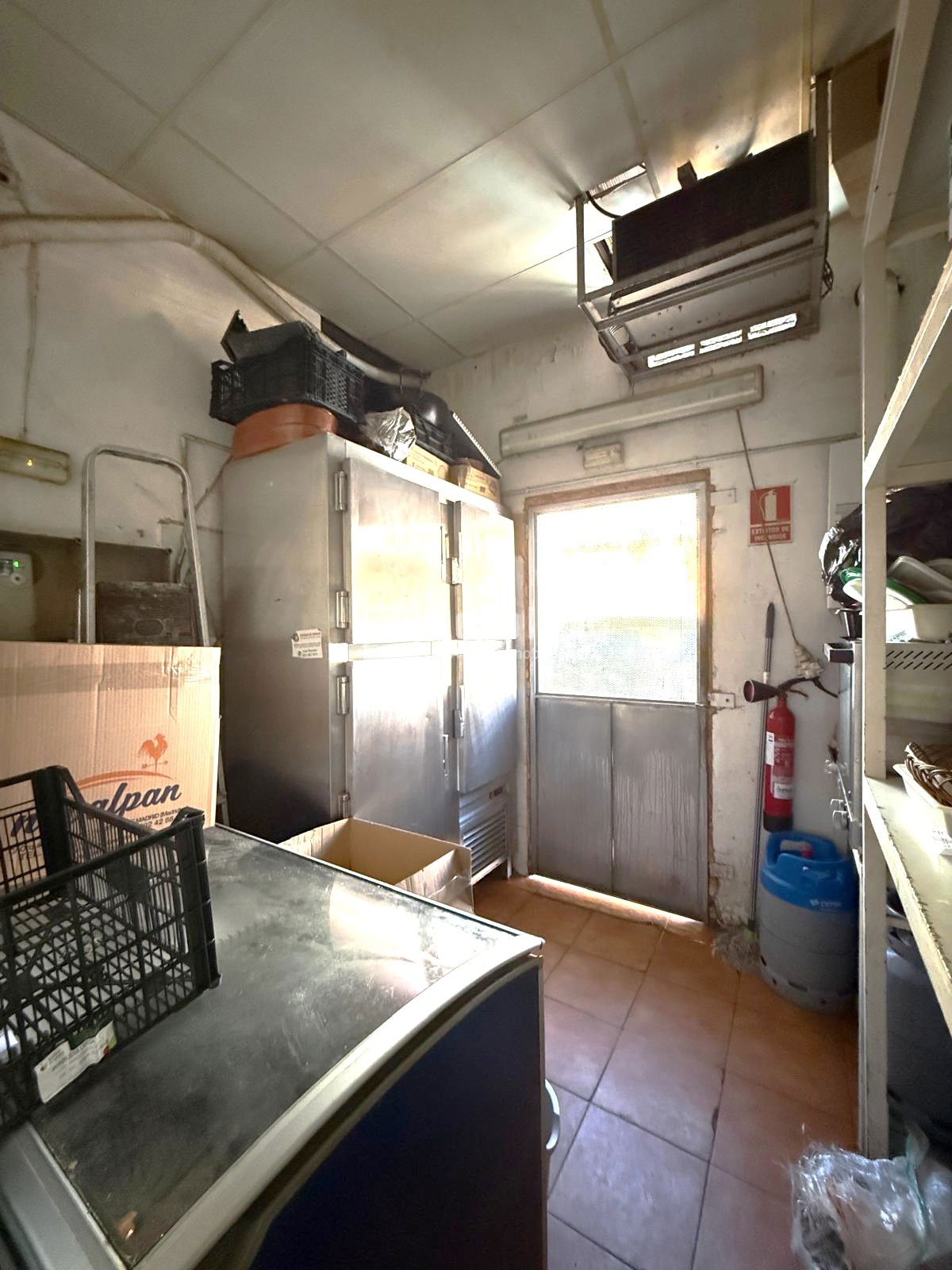 Local en venta en Fuenlabrada, Madrid 15/19