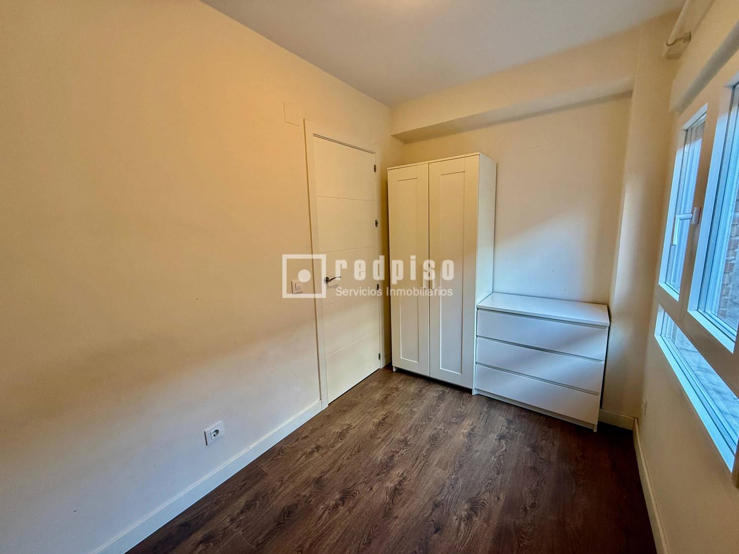 Piso en venta en calle De La Isla De Tavira, Fuencarral-el Pardo, Madrid 15/19