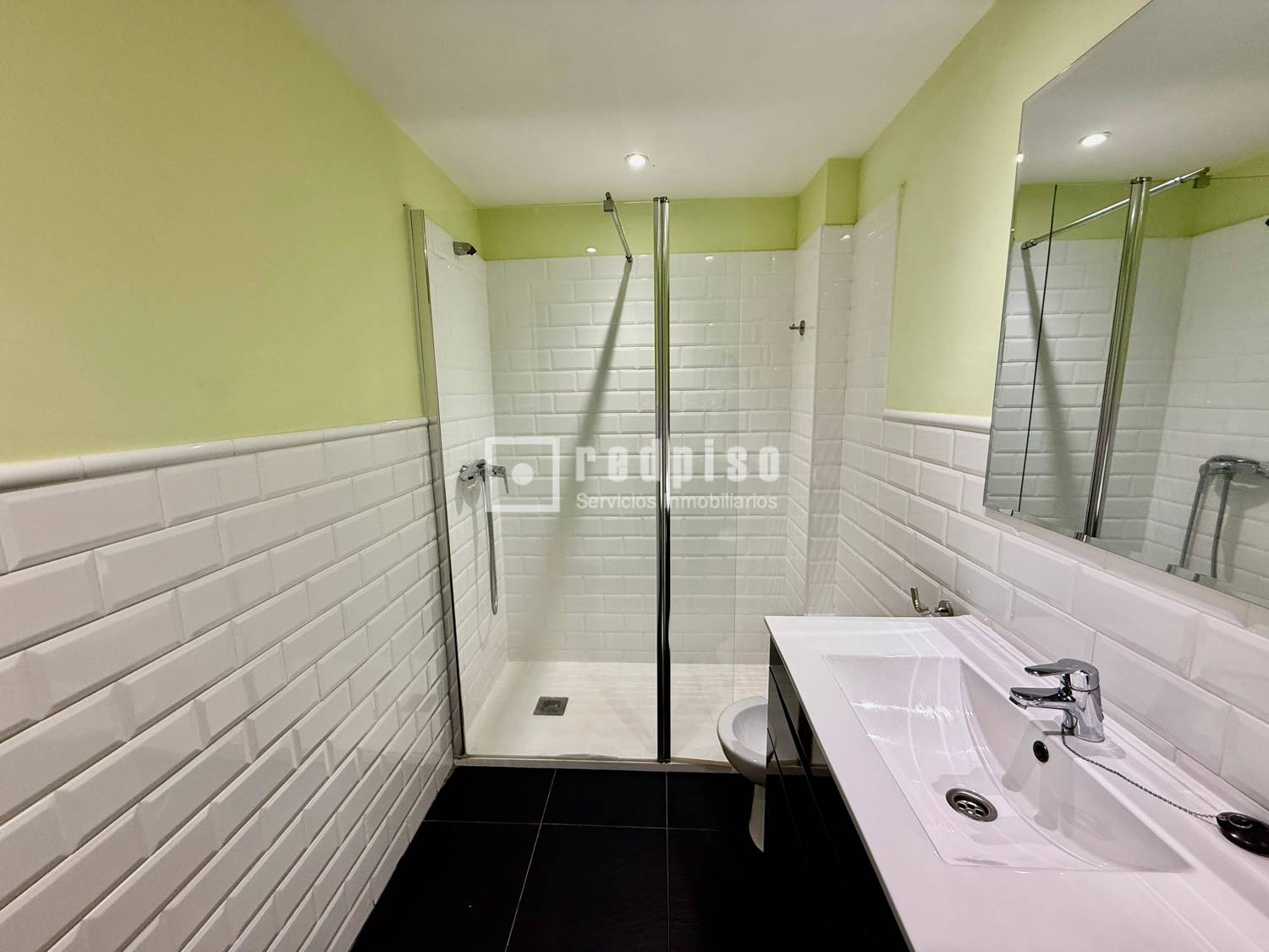 Piso en venta en calle De La Isla De Tavira, Fuencarral-el Pardo, Madrid 9/19