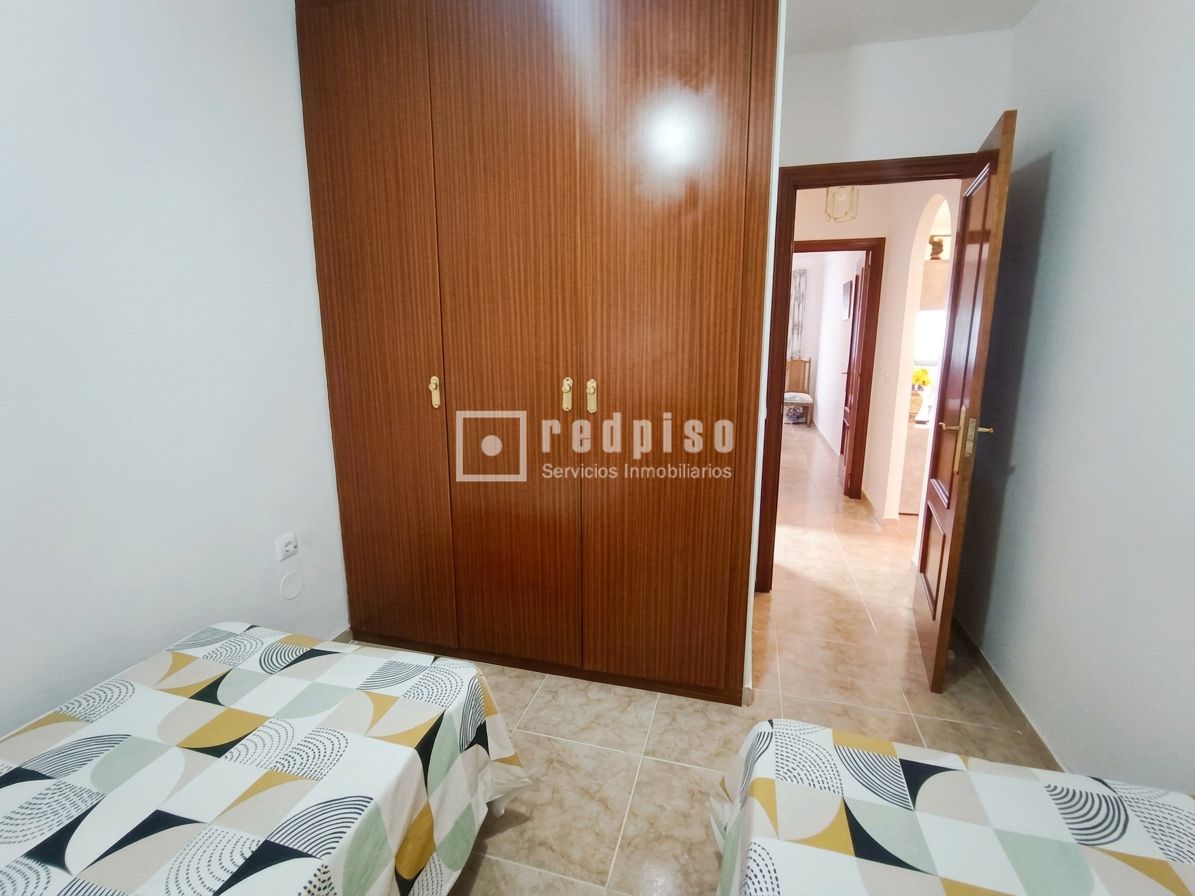 Piso en venta en calle Carvajal, Fuengirola, Málaga 8/18