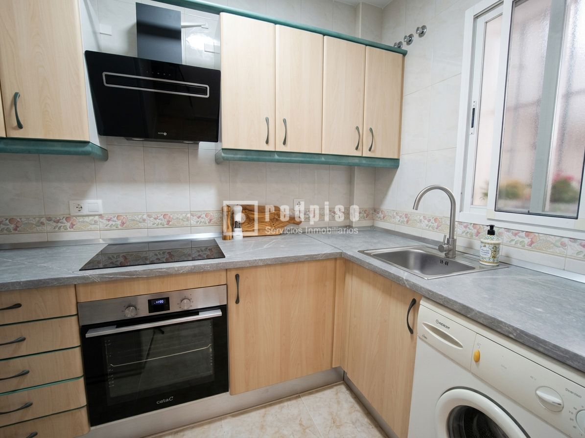 Piso en venta en calle Carvajal, Fuengirola, Málaga 9/18