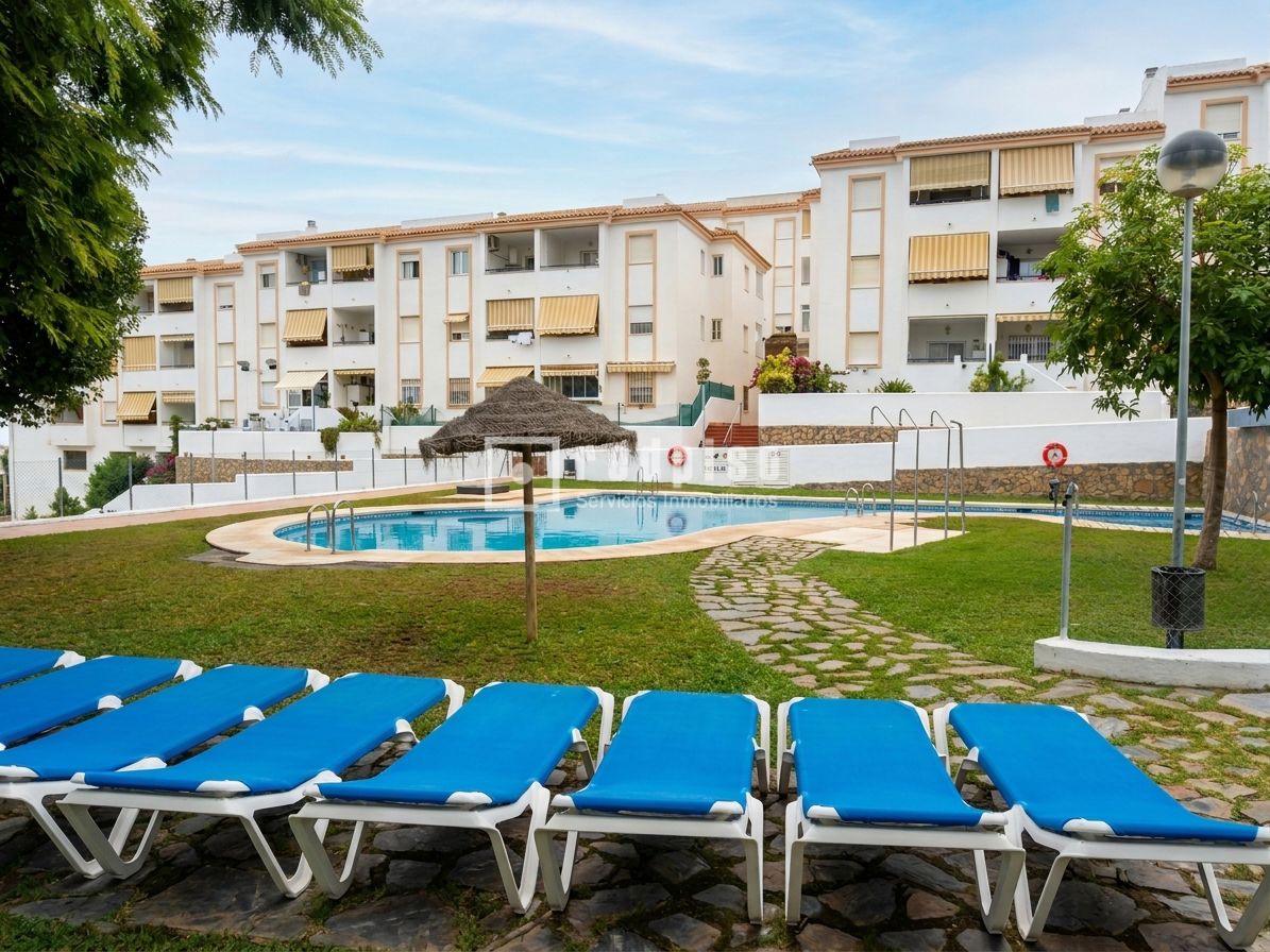 Piso en venta en calle Carvajal, Fuengirola, Málaga 12/18