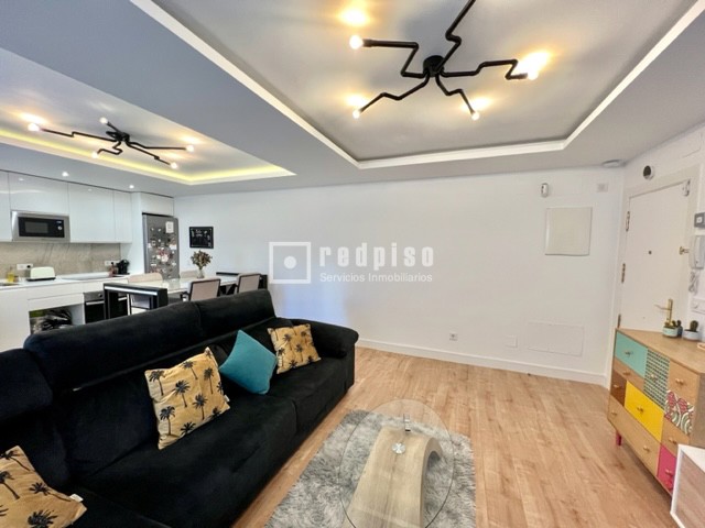 Piso en venta en calle De Teruel, Tetuán, Madrid 7/22