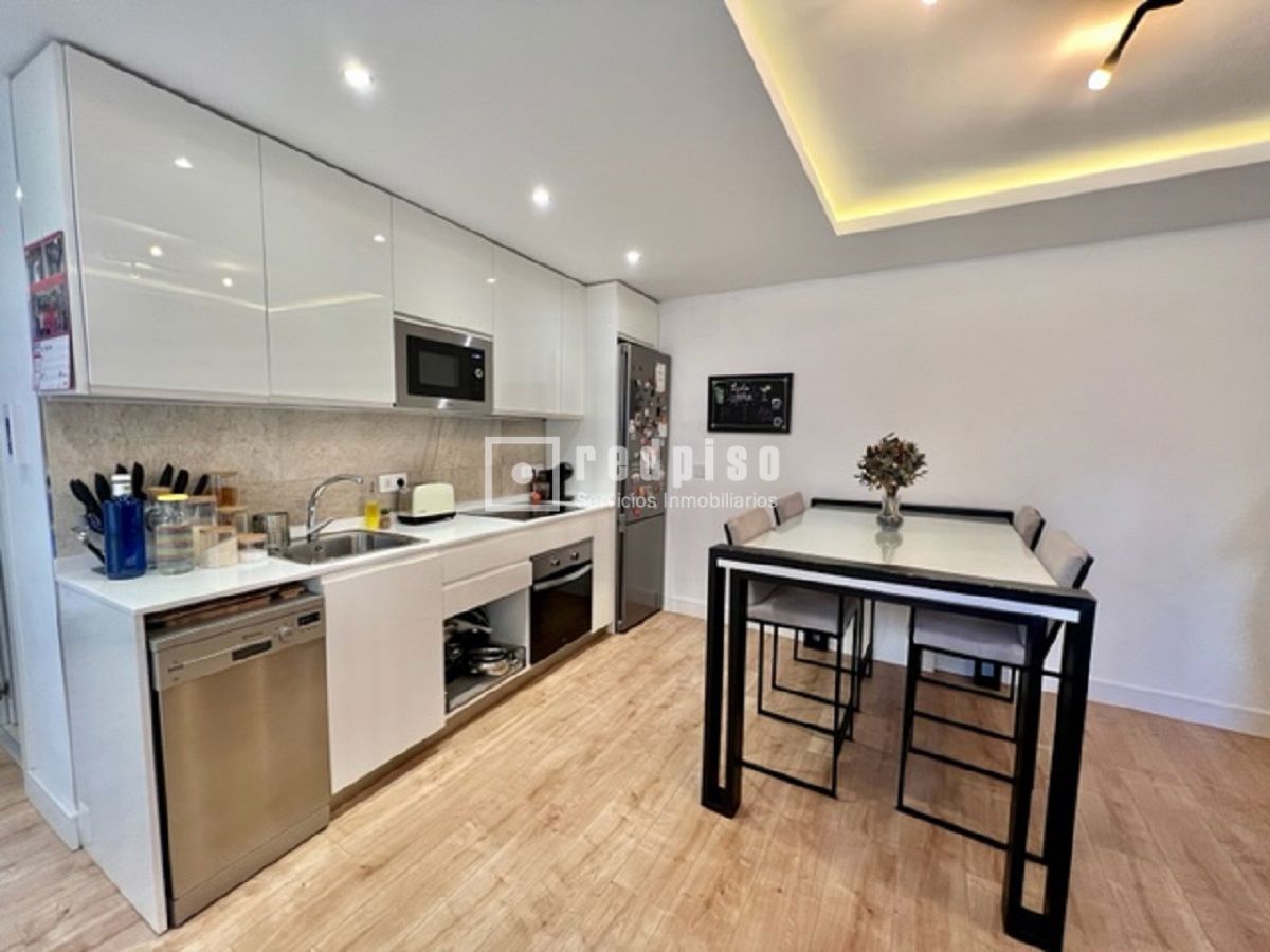 Piso en venta en calle De Teruel, Tetuán, Madrid 2/22