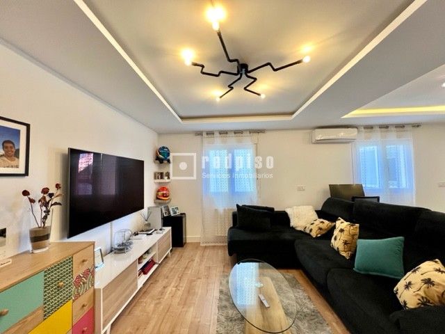 Piso en venta en calle De Teruel, Tetuán, Madrid 5/22