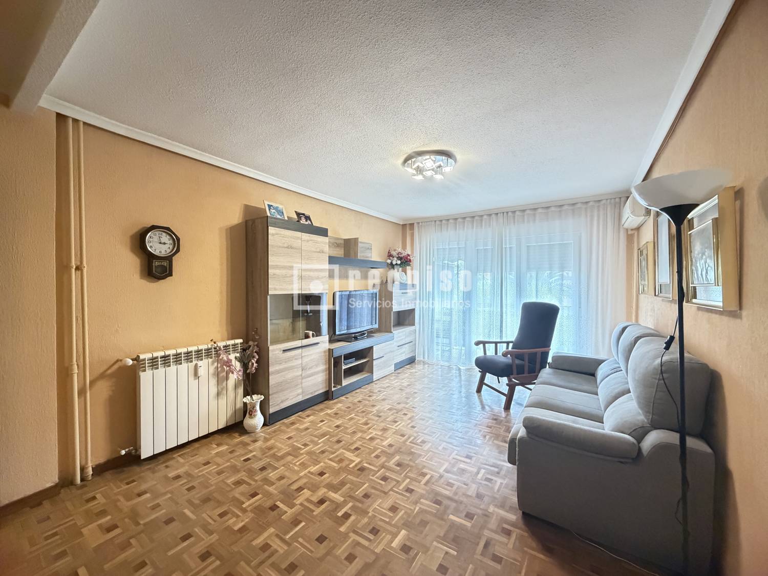 Piso en venta en Zarzaquemada, Madrid 2/19