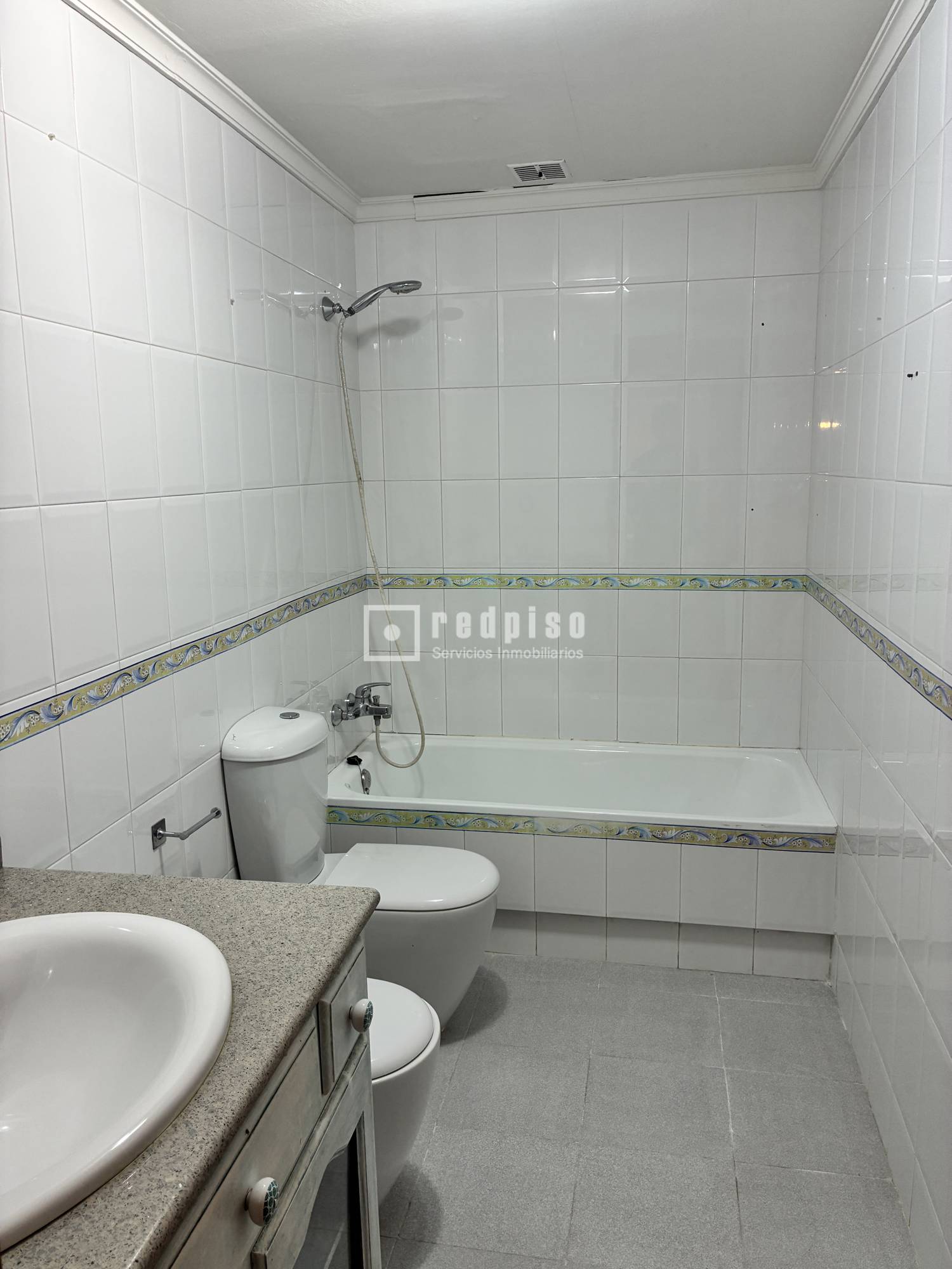 Piso en venta en  calle de la Laguna, Valladolid  10/21