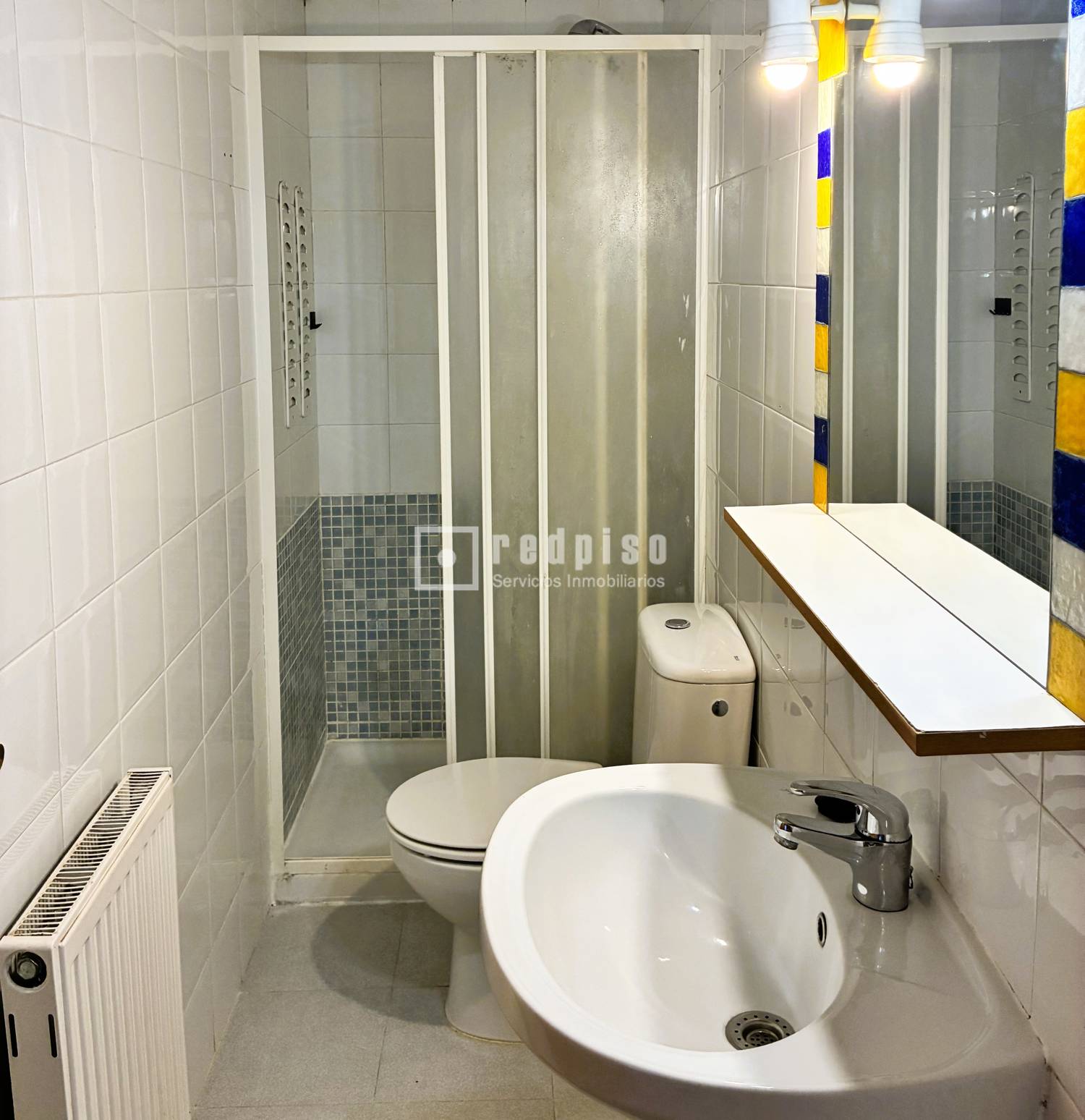 Piso en venta en  calle de la Laguna, Valladolid  11/21
