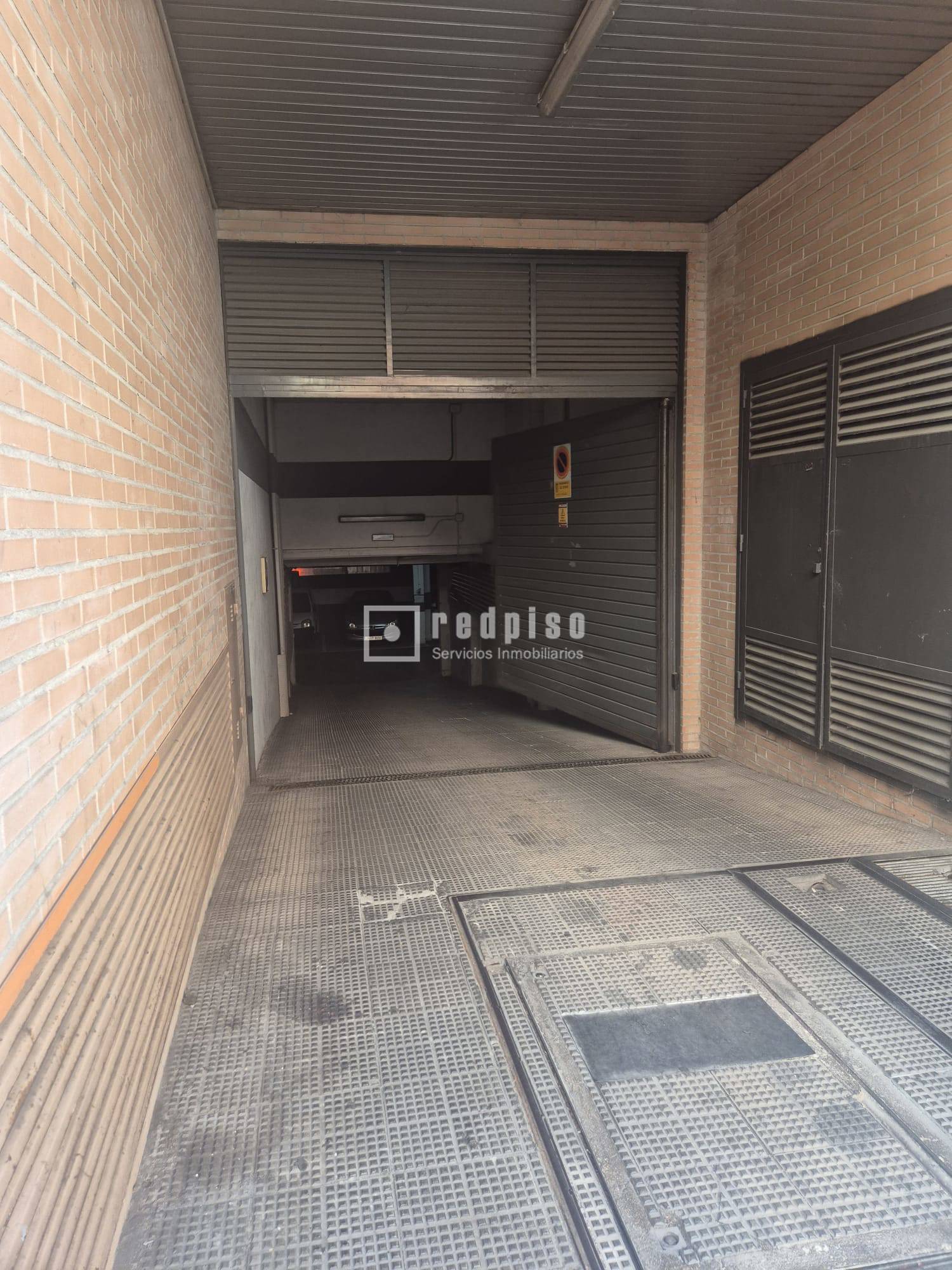 Garaje en venta en  calle Leoncio Rojas, Getafe, Madrid  8/10