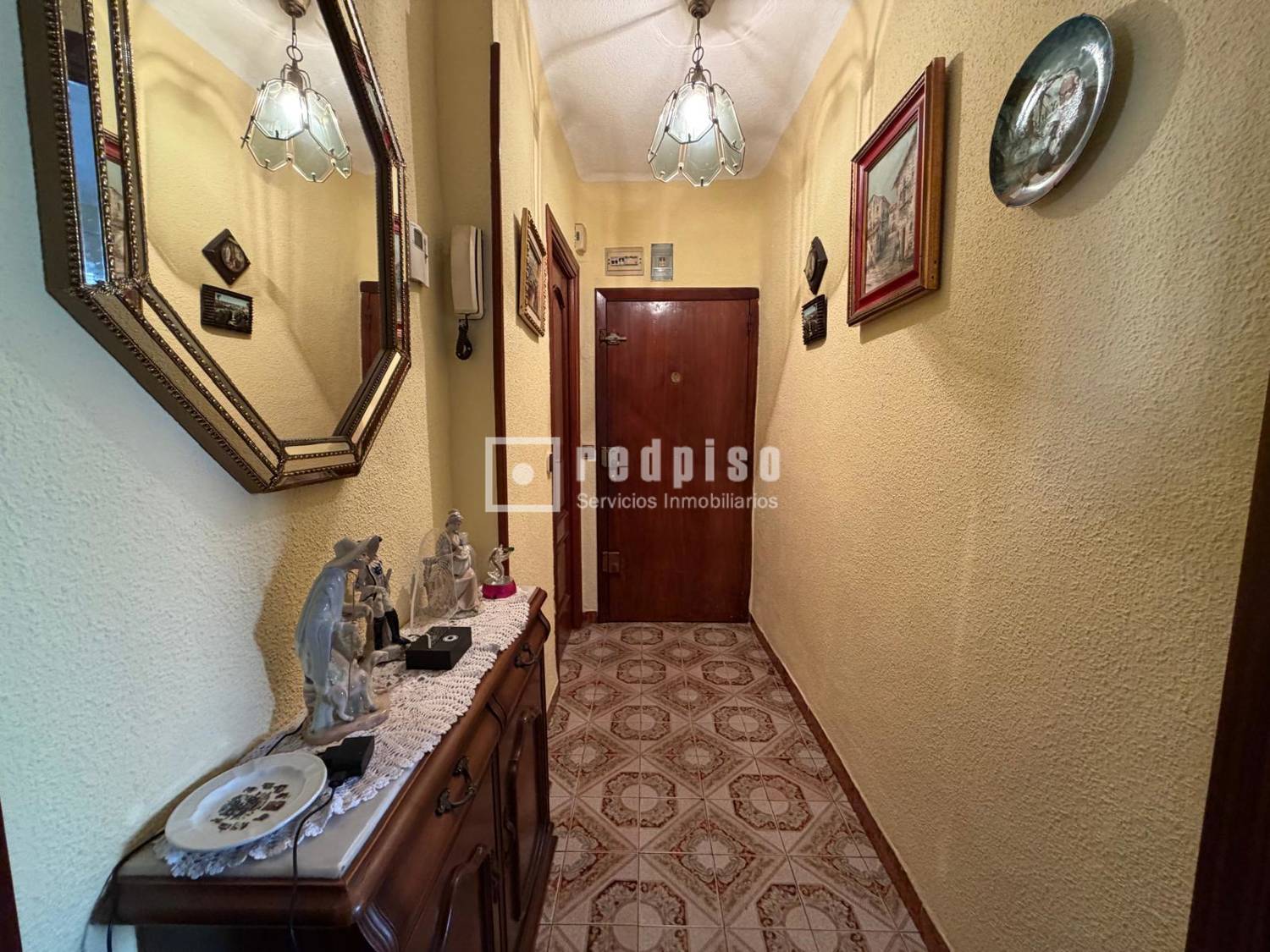 Piso en venta en  calle de Albares de la Ribera, Madrid  1/1