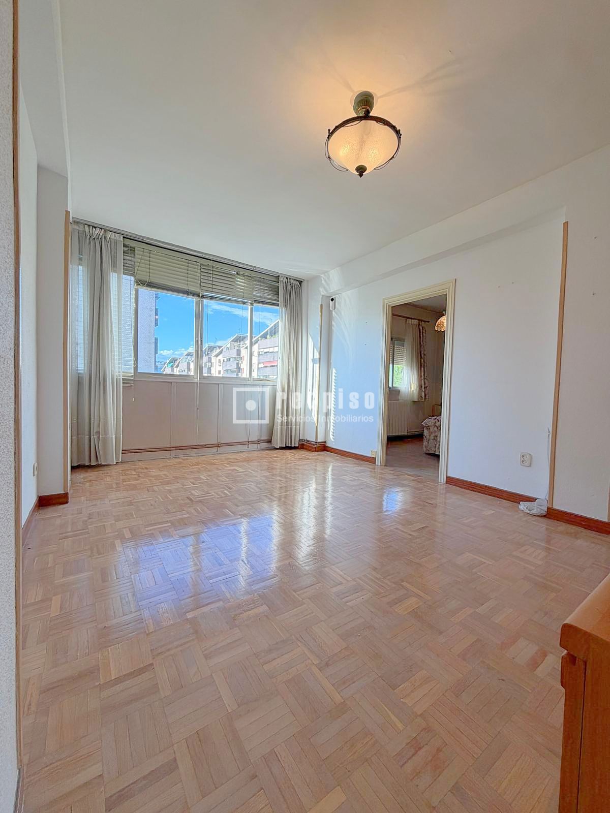 Piso en venta en  calle de Torrelaguna, Ciudad Lineal, Madrid  1/1