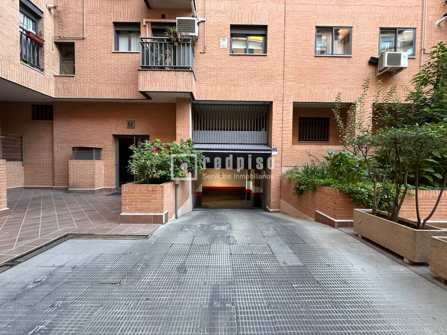 Garaje en venta en  calle de Julián Rabanedo, Usera, Madrid  1/1