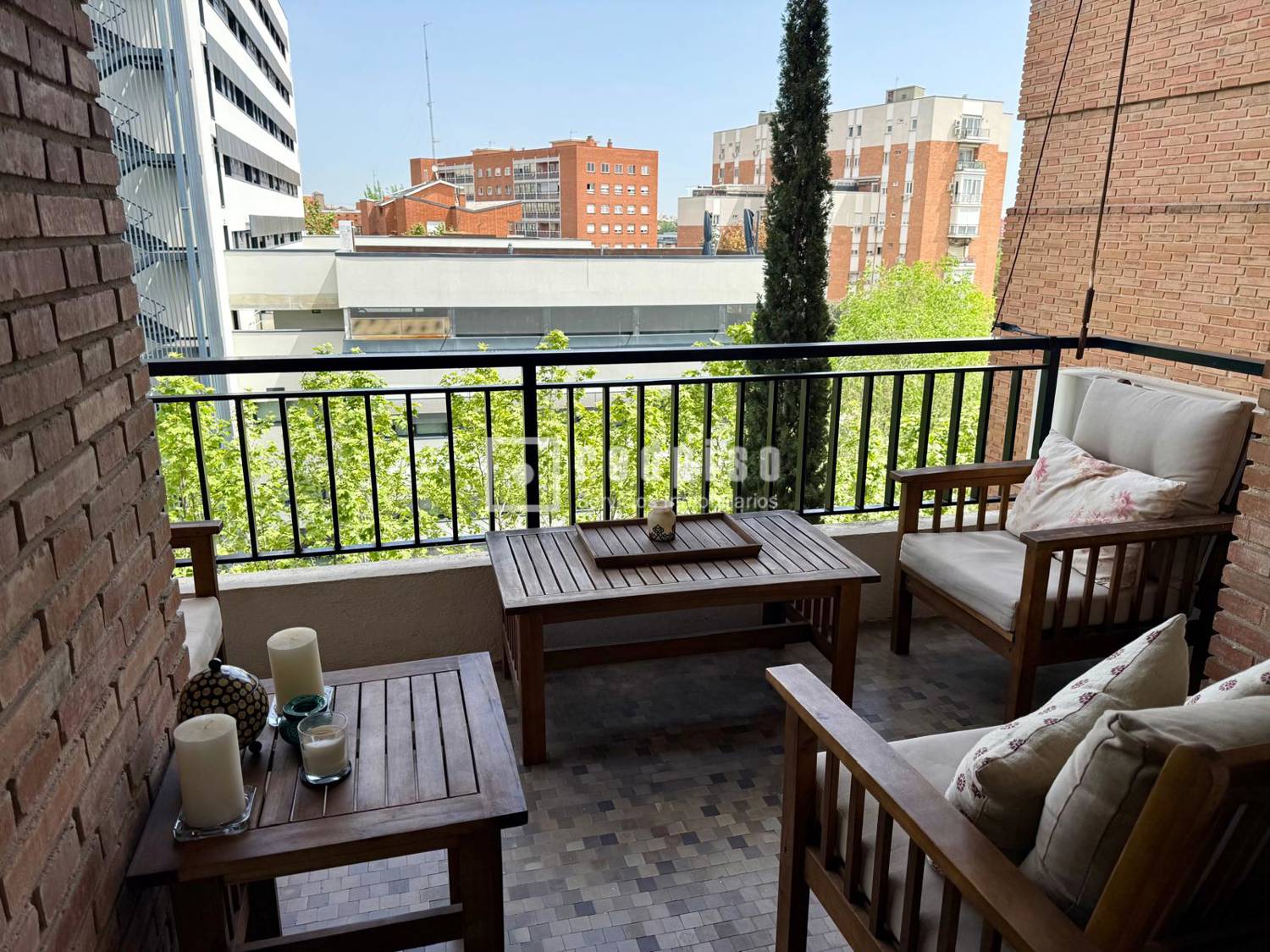 Piso en venta en  calle de Víctor de la Serna, Madrid  1/1