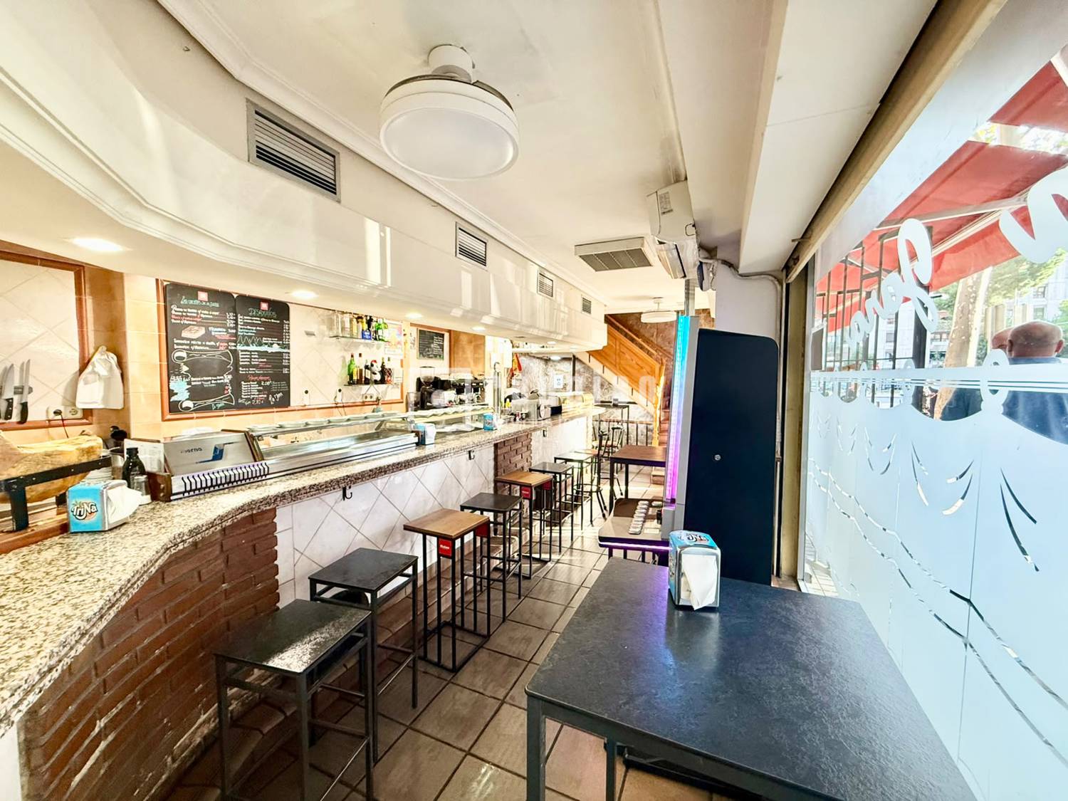 Local en alquiler en calle De Edgar Neville, 2, Madrid 6/18