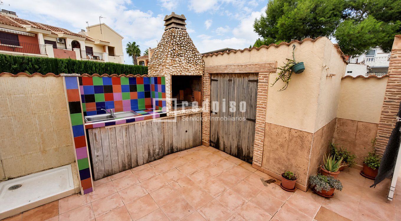Casa en venta en calle Del Pino, Torrevieja, Alicante 3/27