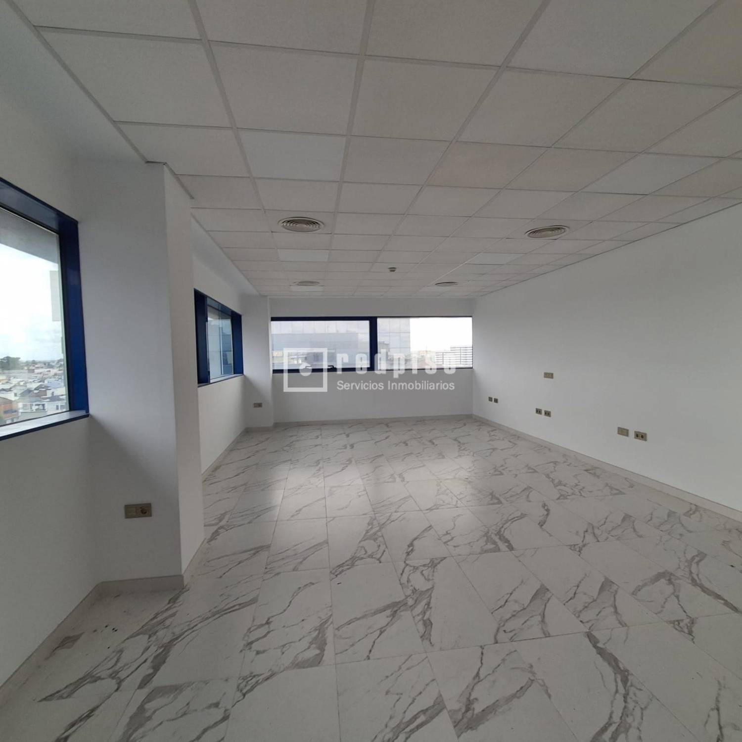 Piso en venta en  calle del Pino Estrobo, Sevilla  1/1