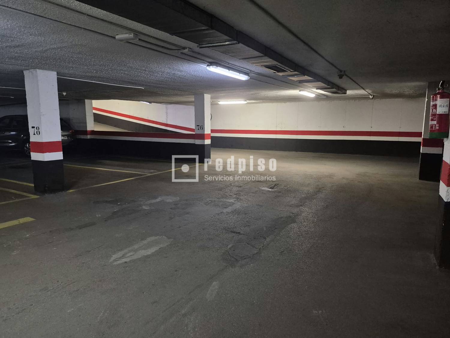 Garaje en venta en  Parla, Madrid  4/10